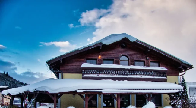 building-winter.webp